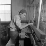 Anni-Albers-in-her-weaving-studio-at-Black-Mountain-College,-1937